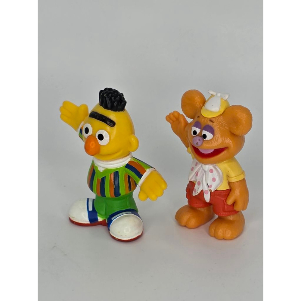 Sesame Workshop Hasbro 2010 Bert &:Fozzie Bear 2-3/4" pvc figure, cake toppers - Picture 5 of 9